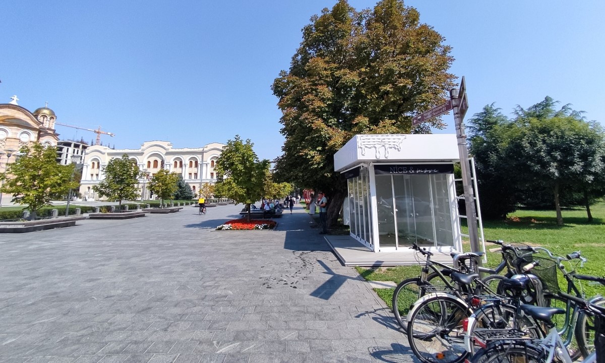 Enigma za mnoge Banjalučane: Čemu služi kiosk na šetalištu pored Gradske uprave? FOTO