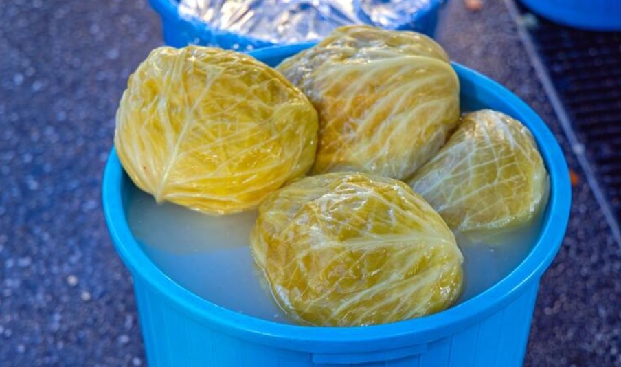 Trik iskusnih domaćica: Evo šta da radite ako ste presolili kiseli kupus!