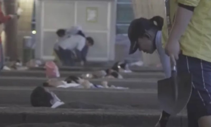 More više nije “in”: “Kupanje” u pijesku je novi trend VIDEO