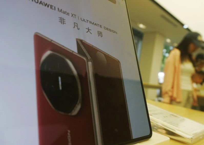 Uskoro kreće zvanična prodaja: Huawei zasjenio Apple novim sklopivim telefonom