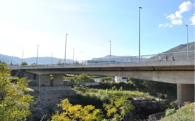 Mostar na nogama: Skočio sa mosta i nestao, još uvijek traje potraga za mladićem