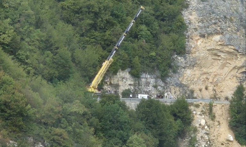 Vozilo u potpunosti uništeno: Izvučen automobil u kojem je stradao Banjalučanin Stefan Dašić VIDEO