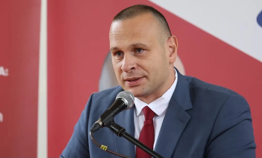 Šobot obećao u Golešima: Problem sa školom mora biti riješen odmah FOTO