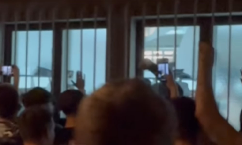 “Grobari” napravili haos: Nakon teškog poraza okupirali svlačionicu svog tima VIDEO