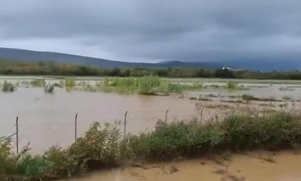 Opšti haos na Jadranu: Jako nevrijeme poplavilo puteve i obustavilo saobraćaj VIDEO