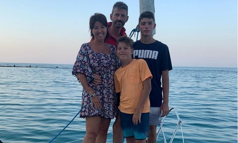 Nevjerovatan zločin: Srednjoškolac nožem ubio mlađeg brata i roditelje