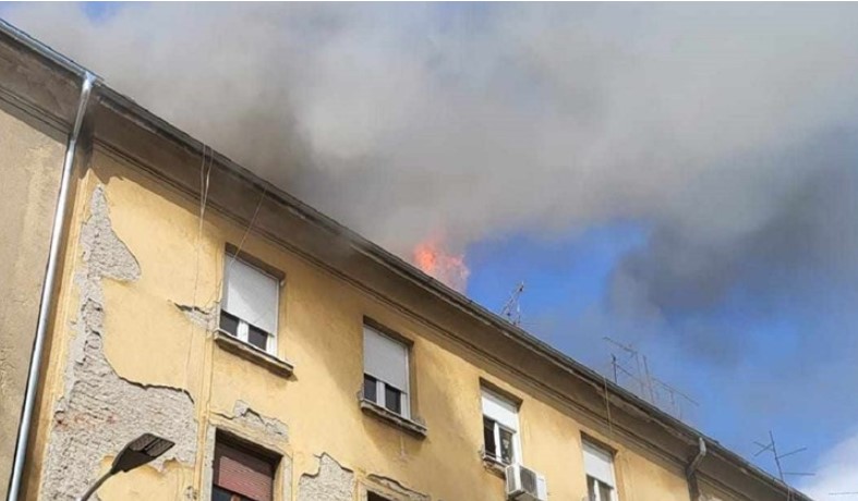 Izbio požar u stanu: Crijepovi padali sa krova, oštećeno više vozila FOTO