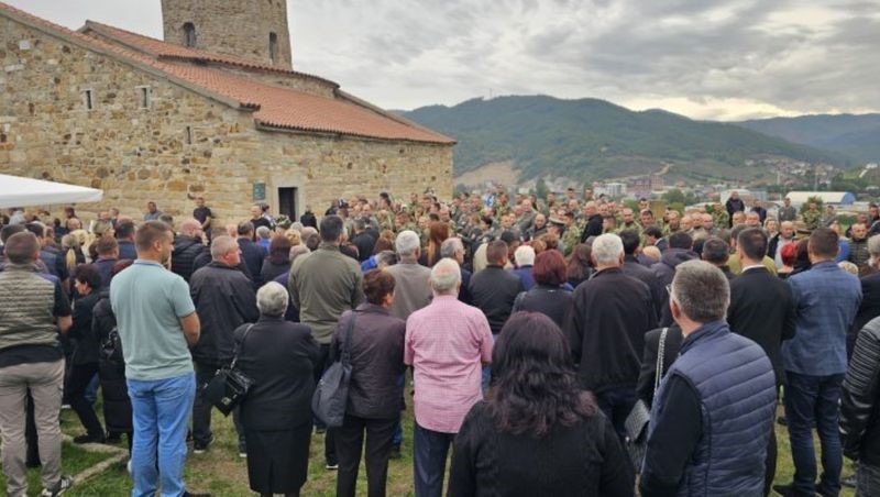 Majka jedva stoji na nogama: Sahranjeni otac i troje mališana stradalih u stravičnoj nesreći