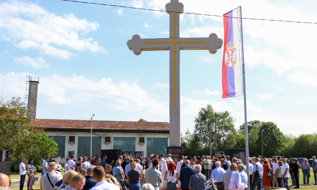 U znak sjećanja na 624 ubijena civila: Osveštano spomen-obilježje u Potkozarju