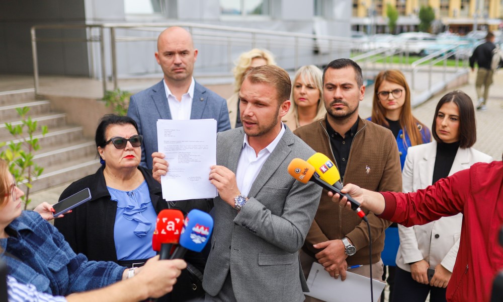 Slučaj “Gradsko groblje”: Stanivuković predao krivične prijave protiv bivših direktora