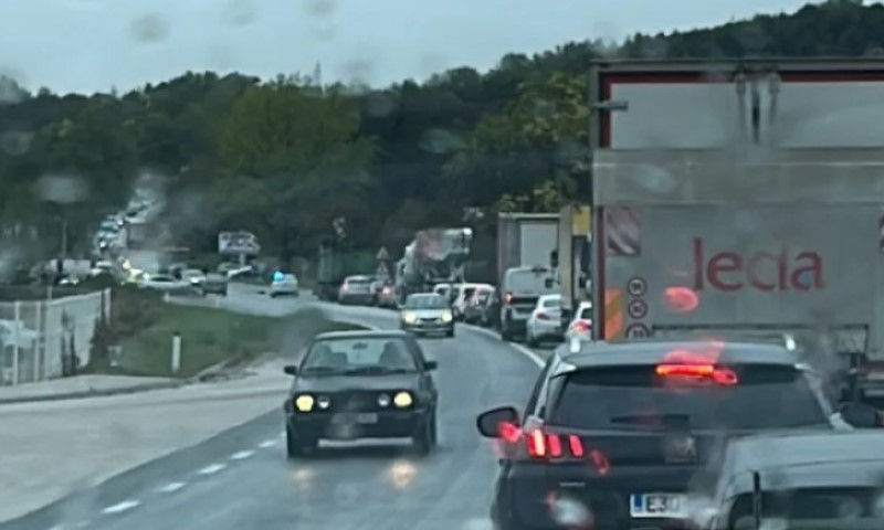 Otežani uslovi kumovali: Za 20 minuta dvije saobraćajke u Banjaluci FOTO