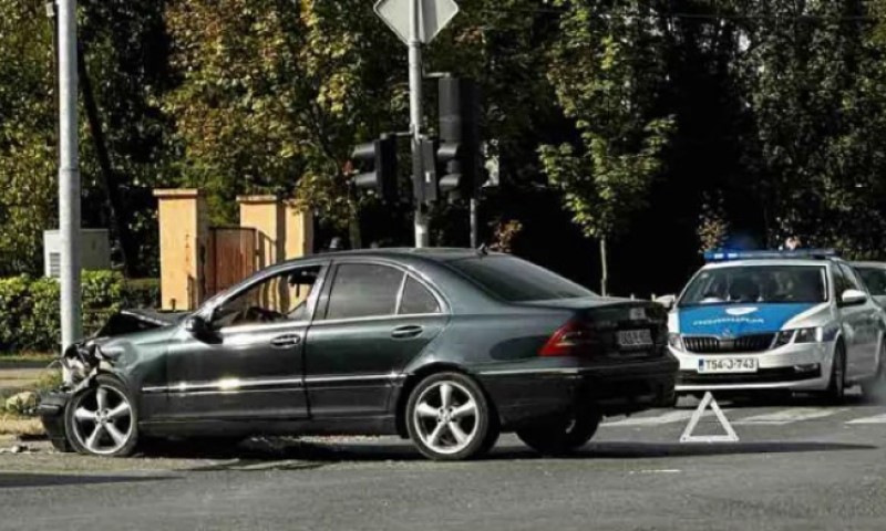 Policija odmah izašla na teren: Sudar pasata i mercedesa u Banjaluci