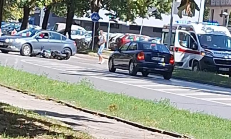 Hitna pomoć izašla na teren: Udes u Boriku, sudarili se motocikl i automobil