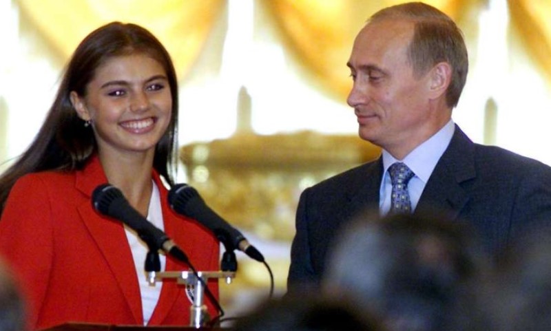 Oštrim riječima je dovela do suza: “Prva ljubavnica Rusije” uhvaćena kako se “istresa” na djetetu