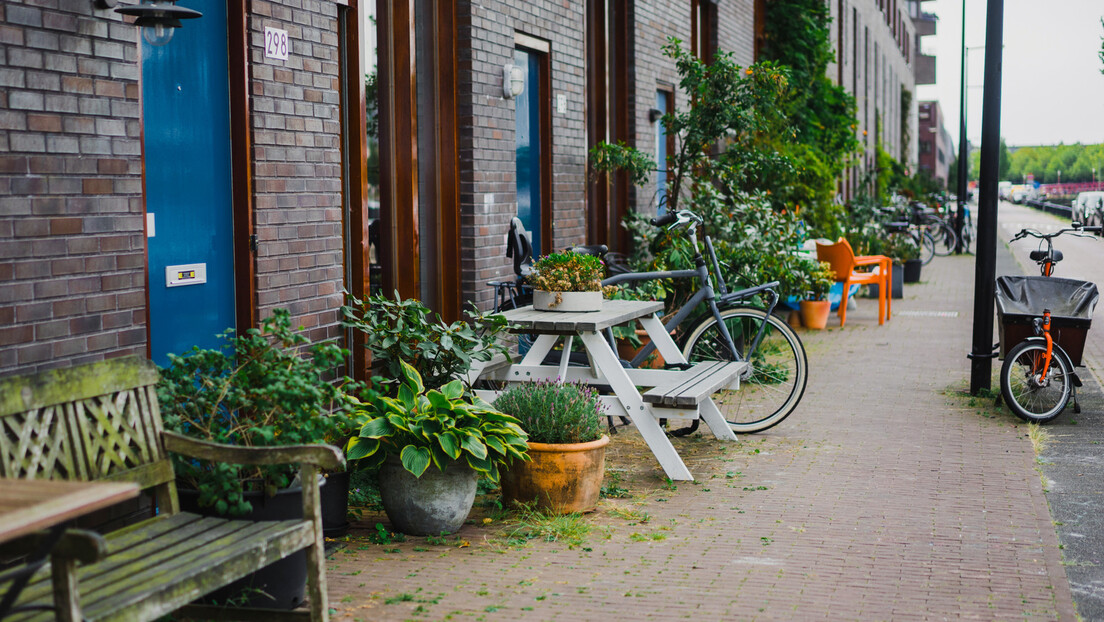 “Operacija saksija”: Amsterdam se “bori” protiv prevelikog broja saksija na ulicama