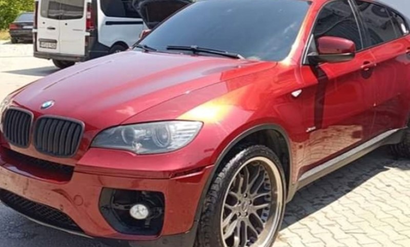 Policija morala da interveniše: Banjalučaninu oduzet skupocjeni BMW sa lažnim tablicama
