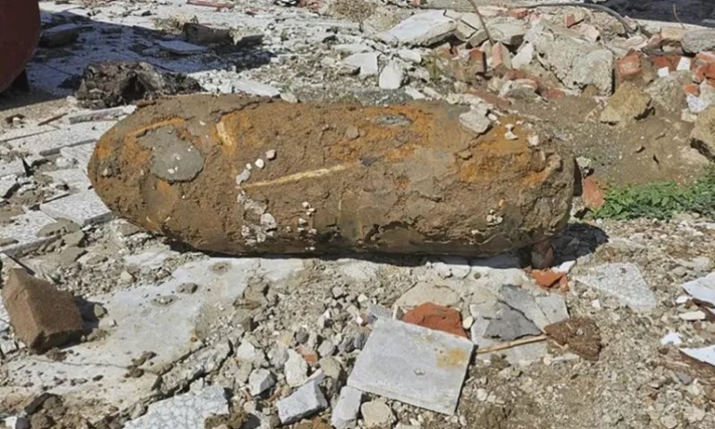 U njoj 125 kilograma eksploziva: Radnici bagerom slučajno nabasali na bombu iz Drugog svjetskog rata