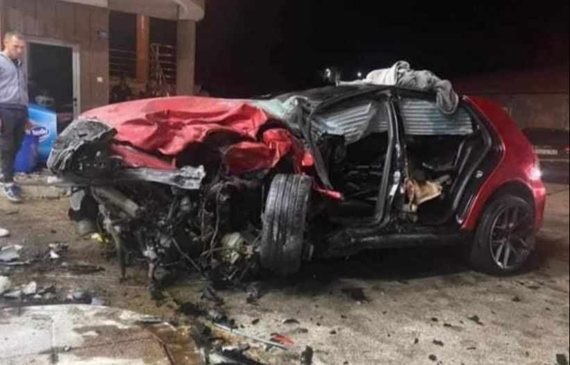 Teška nesreća, sudar “mercedesa” i “golfa”: Izvlačili vozača iz smrskanog automobila