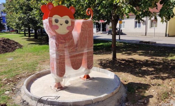 Stanivuković: Došli smo do snimka kako huligani kradu ćirilična slova VIDEO