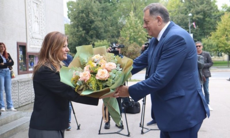 Dodik sa Grbićevom: Obišao veliku scenu Narodnog pozorišta Republike Srpske FOTO