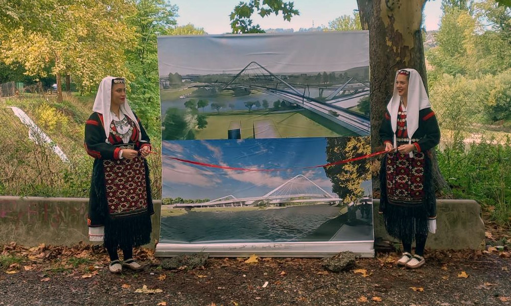 Ćuprije nema, vrpca presječena: Nepostojeći most svečano otvoren VIDEO