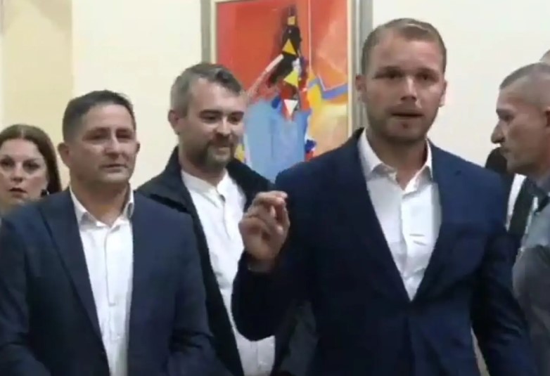 Iznenadili Stanivukovića: Zbog groblja upali na pres konferenciju FOTO/VIDEO