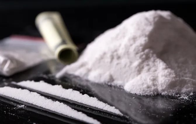 Vikend drama! Policija zatekla tri osobe kako javno konzumiraju drogu