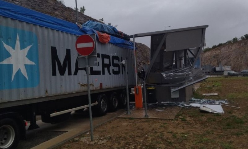 Šleper porušio kućicu: Poznato zdravstveno stanje carinika sa graničnog prelaza u BiH