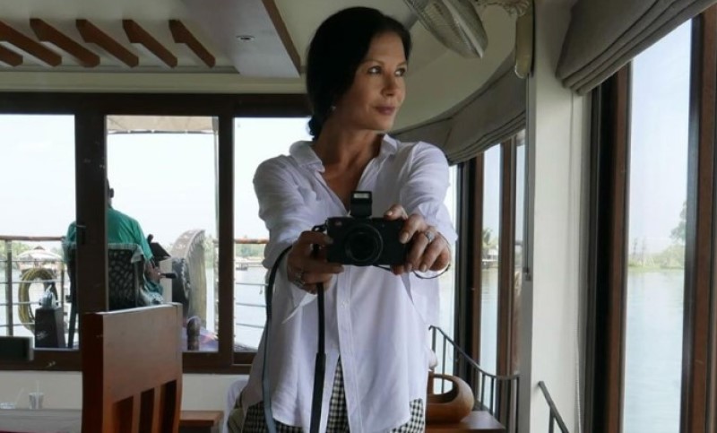 Srušila društvene mreže: Slavna glumica se skinula gola za svoj rođendan FOTO