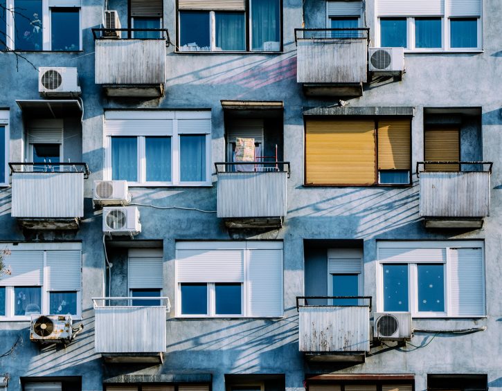 Novi zakon: Nema stanova na dan, zabranjene nadstrešnice i klime na fasadama