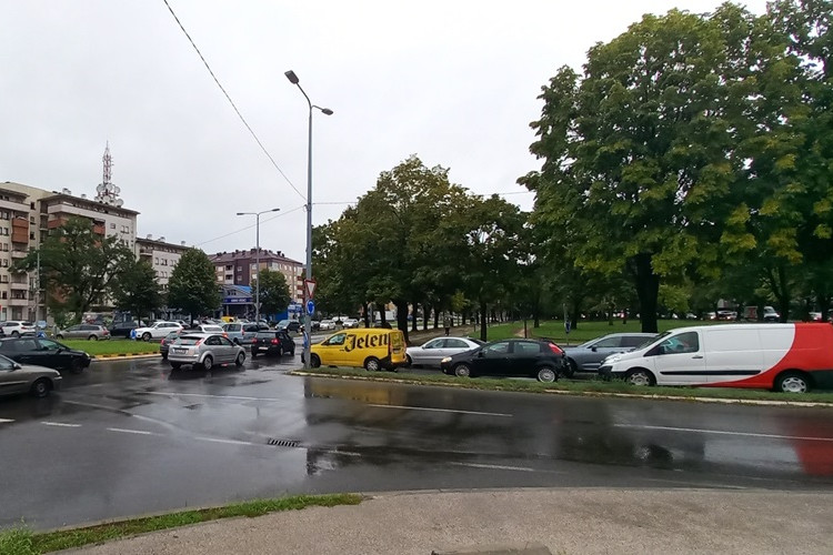 Nepregledna kolona automobila: Saobraćajni kolaps u Banjaluci FOTO