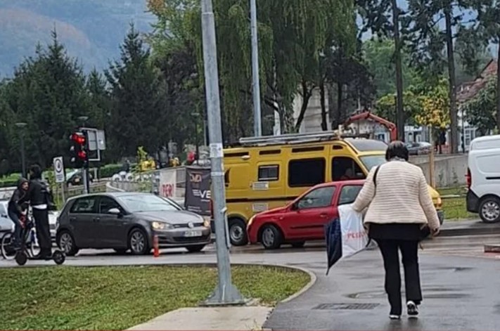 Kružni tok kod Еkvatora enigma i nakon devet mjeseci: Vozač ušao u kontra traku