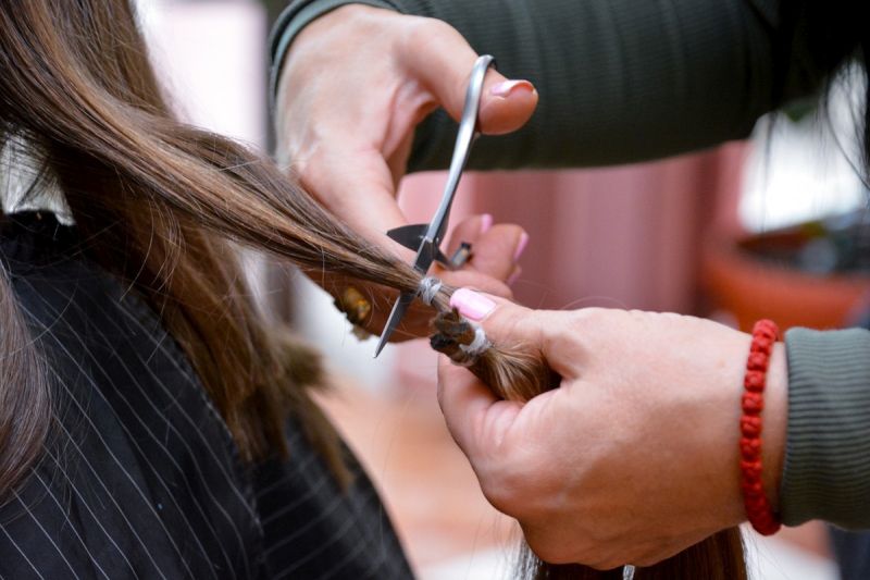 Više od 150 ljudi doniralo kosu djeci oboljeloj od malignih bolesti FOTO