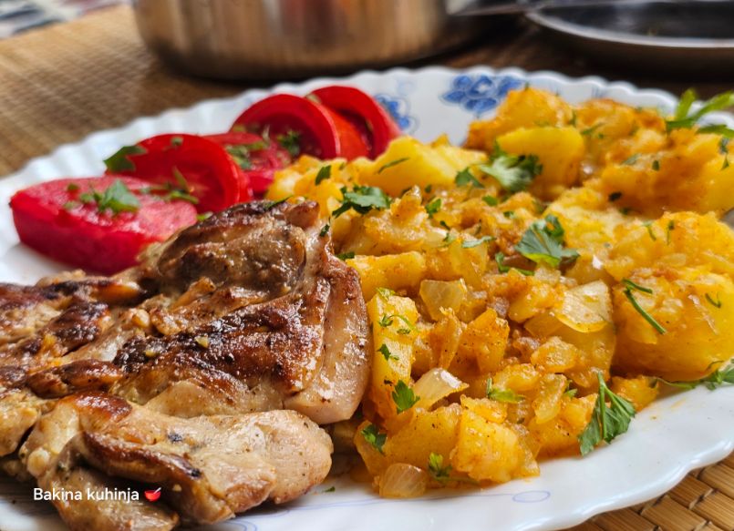 Recept za najukusniji krompir: Možete ga pripremiti samog ili kao prilog uz meso