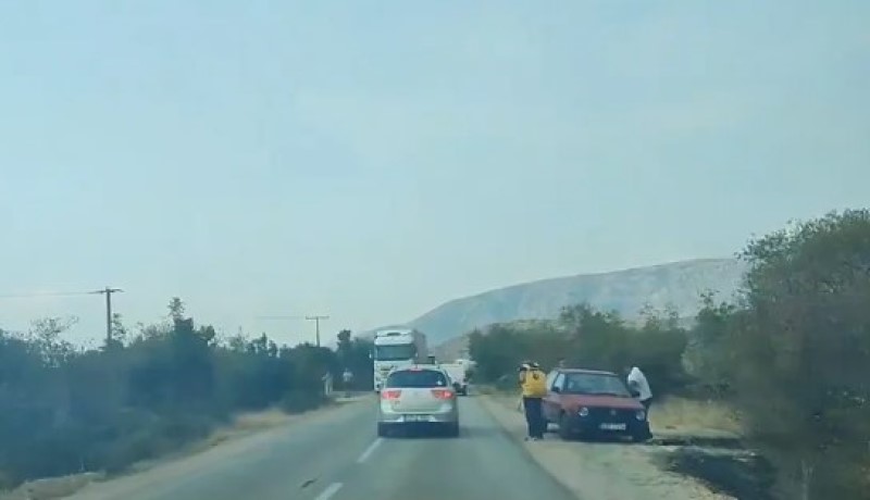 Ni biciklisti ne smiju dalje: Zaustavljen saobraćaj za teretnjake zbog požara FOTO