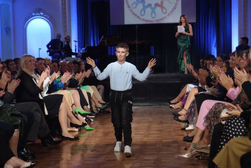 Za “Novi život”: U Banjaluci održana modna revija podrške oboljelim od malignih bolesti FOTO