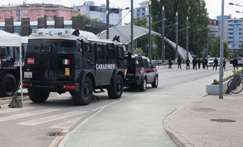 Poznato ko je ostao: Kordon italijanskih karabinjera povukao se sa mosta na Ibru