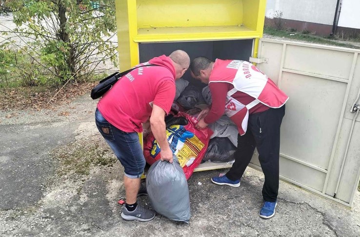 Užas u Banjaluci: Ubili psa i ubacili ga u kontejner “Mozaika prijateljstva”