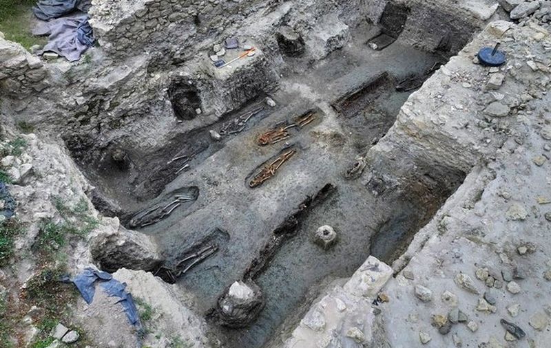 Senzacija u Pakracu! Otkriven sarkofag s “vampirom”: Ima konjsku glavu umjesto ljudske FOTO