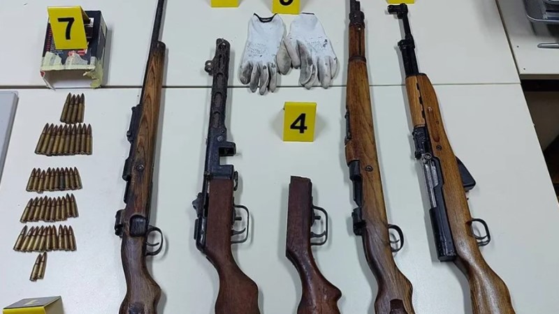 Hapšenje zbog šverca oružja: Kod dvojca iz Nevesinja pronađene puške, meci, pištolji