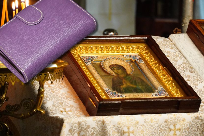 Poučna priča: Srpkinja izgubila novčanik kod kapele u Grčkoj, satima poslije našla ga iza ikone