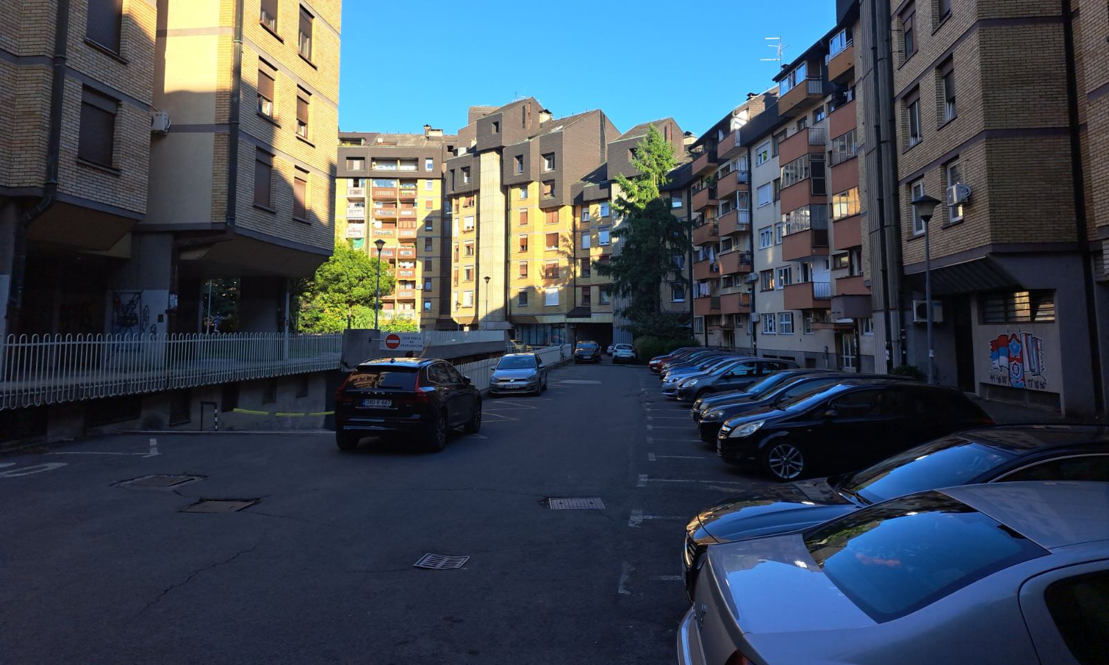 Stanari banjalučkog Pentagona prijete: Pare nazad, parking nećemo da plaćamo FOTO