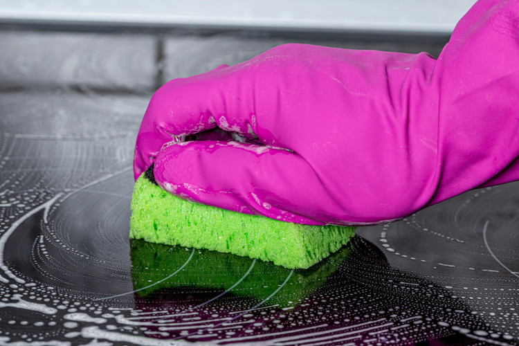 Kako se čisti šporet sa ravnom pločom: Neće biti ogrebotina ako to uradite na ovaj način