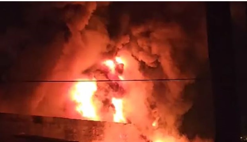 Požar u Banjaluci: Gori skladište, na terenu vatrogasci i policija VIDEO