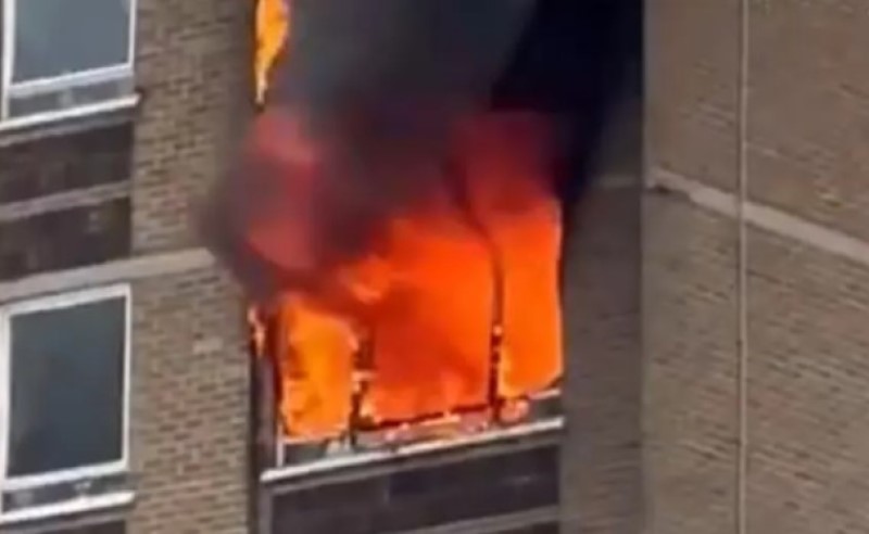 Vatra planula u stambenoj zgradi: Požar gasi 70 vatrogasaca sa 10 vozila VIDEO