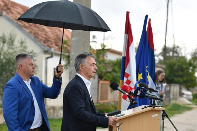 Pupovac u Varivodama: Niko nije odgovarao za ubistvo srpskih civila