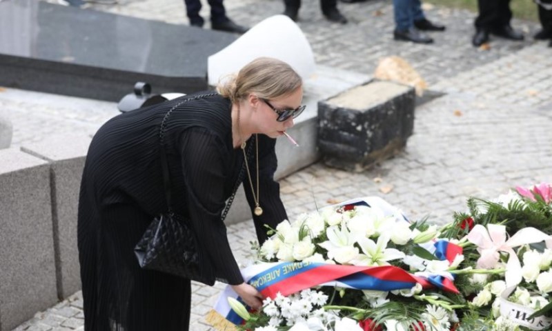 Sva bol stala je u ove riječi: Kćerka Radmile Živković na grobu majke zapalila cigaretu i izustila…