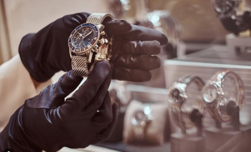 Carinici imali posla: Zaplijenjena dva ručna sata vrijedna 30.000 evra