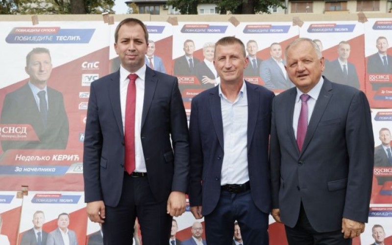Zalijepljen prvi plakat: Selak započeo kampanju u Tesliću, očekuje odlične rezultate