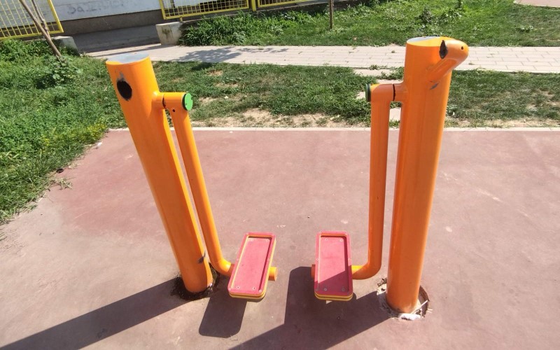 Postupak za svaku osudu: Vandali prepilali sprave na igralištu u Banjaluci FOTO